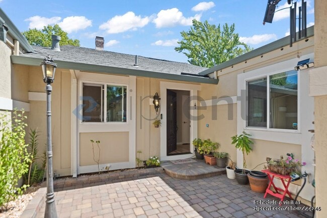 Building Photo - 652 St Ives Ct