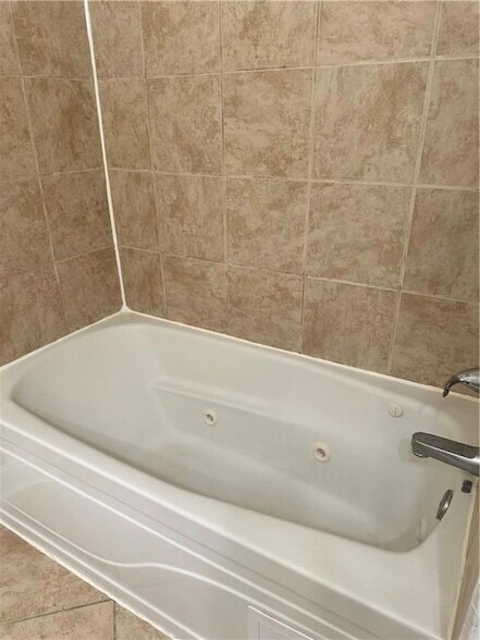 Building Photo - 3008 5th St