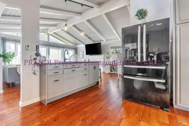Building Photo - San Rafael View Home with Modern Upgrades!