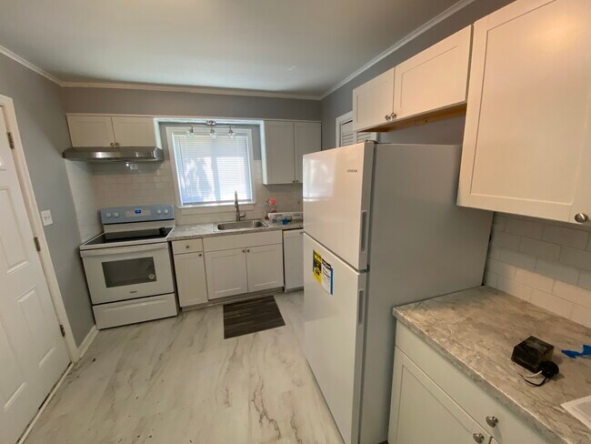 Building Photo - 11 Ilene Pl