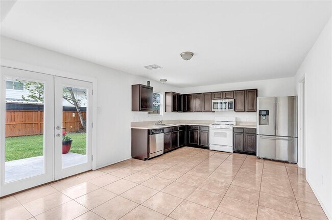 Building Photo - 461 Mystic Glen Loop
