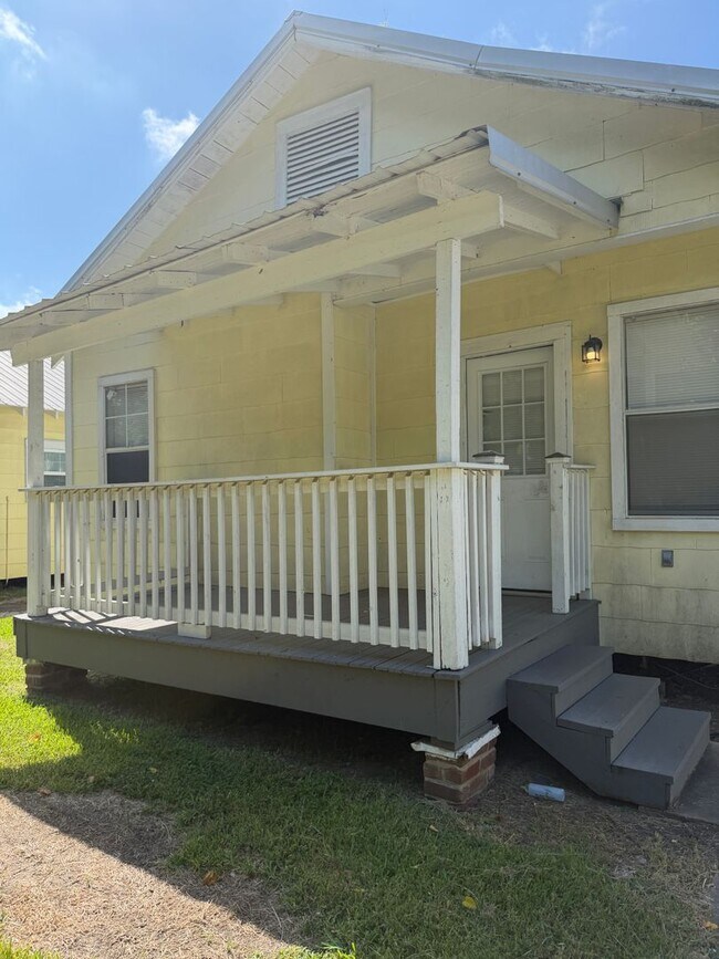 Building Photo - 278 W Garfield St