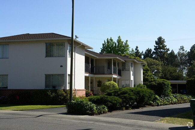 Primary Photo - 24 Kent Pl