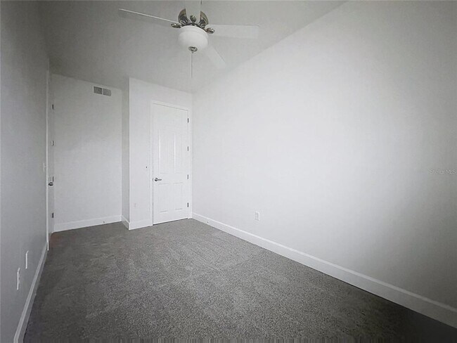 Building Photo - 2053 Green Oak Ct