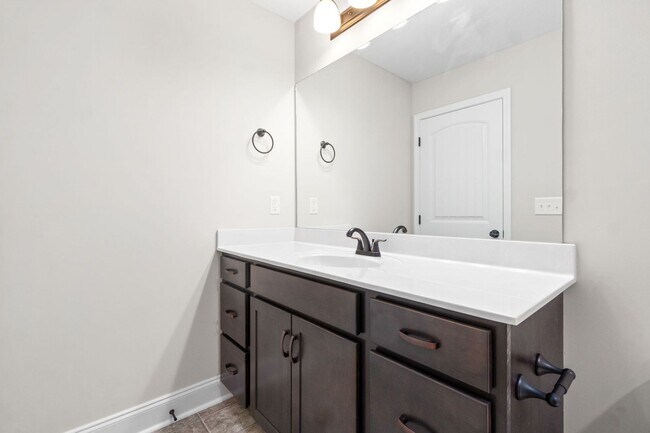 Building Photo - Pet Friendly Three Bedroom!