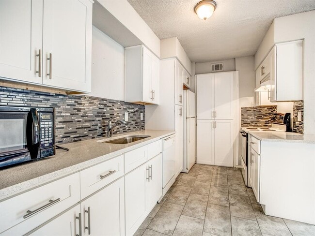 Building Photo - 8121 Ferguson Rd