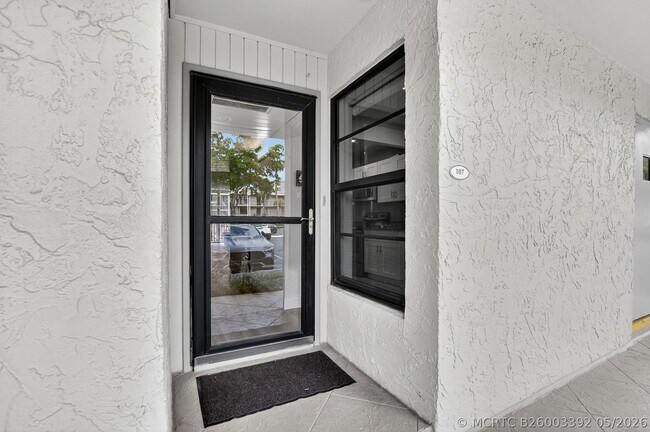 Building Photo - 8 Royal Palm Way