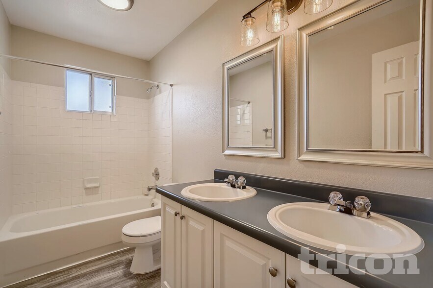 Building Photo - 12155 Monaco Dr