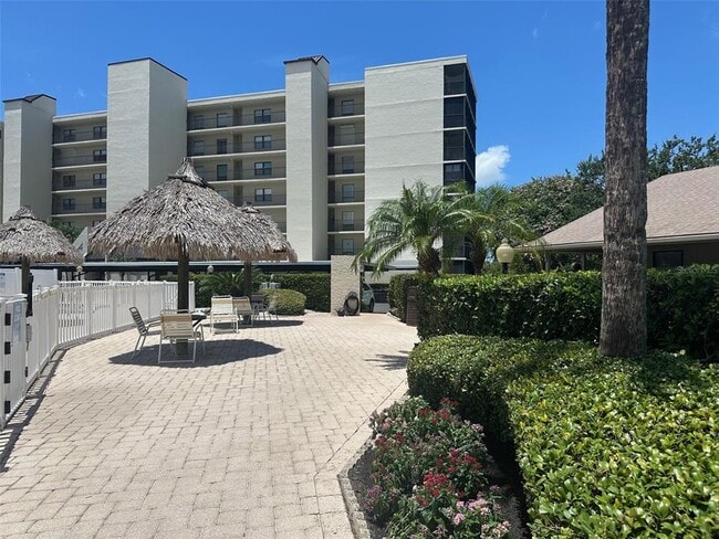 Building Photo - 2700 Cove Cay Dr