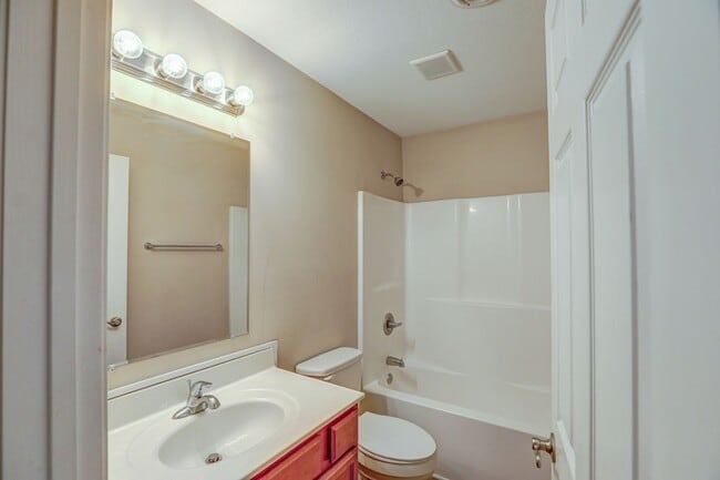 Building Photo - 2108 Pleasant View Dr