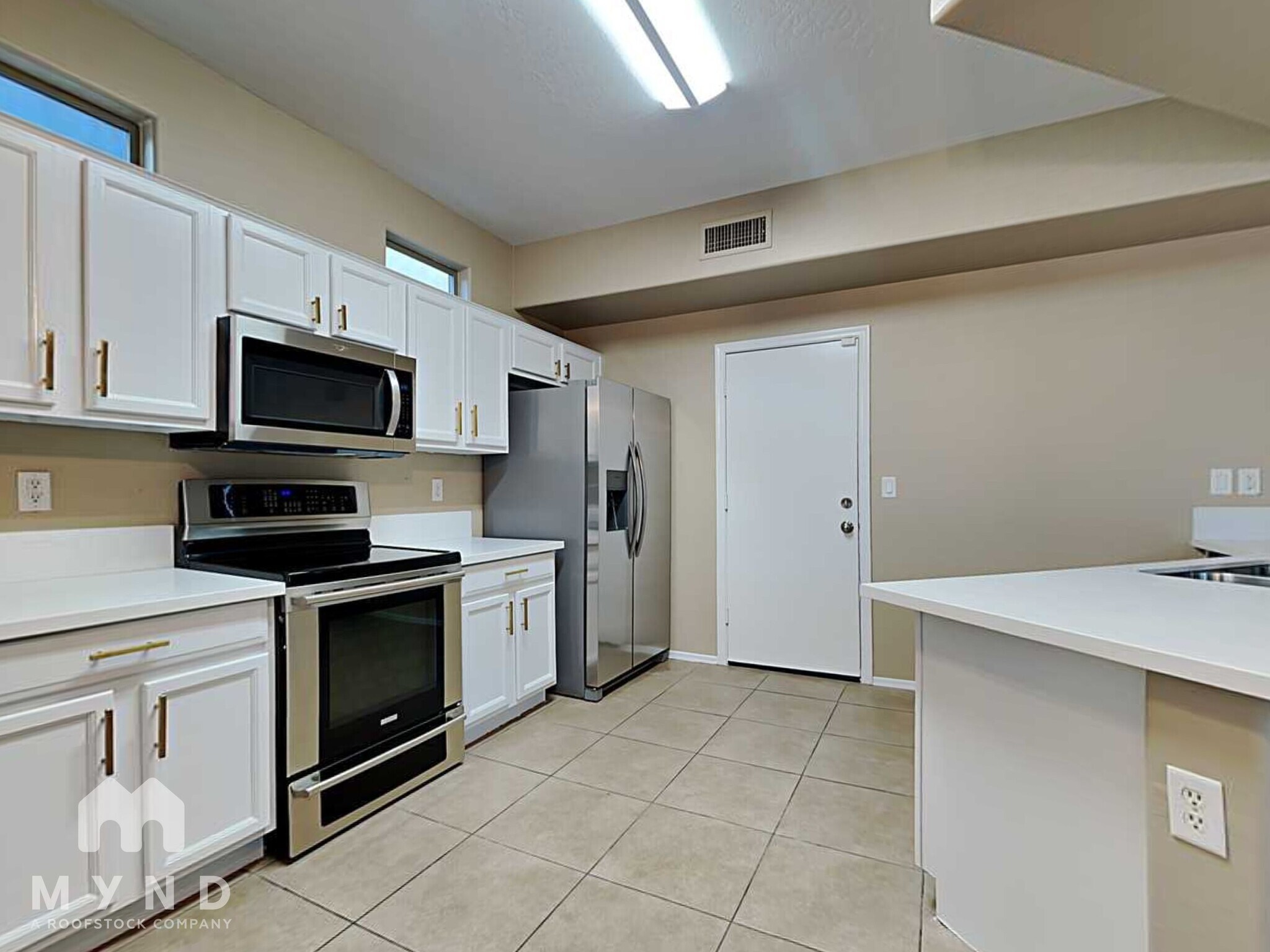 Building Photo - 9924 E Edgewood Ave