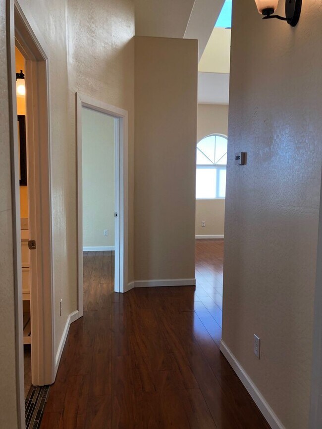 Building Photo - Sunny Three Bedroom in North Prescott Valley