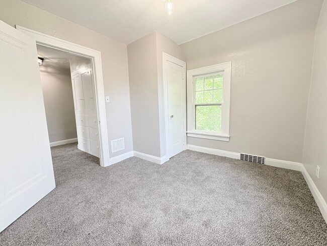 Building Photo - 804 Alvison Rd