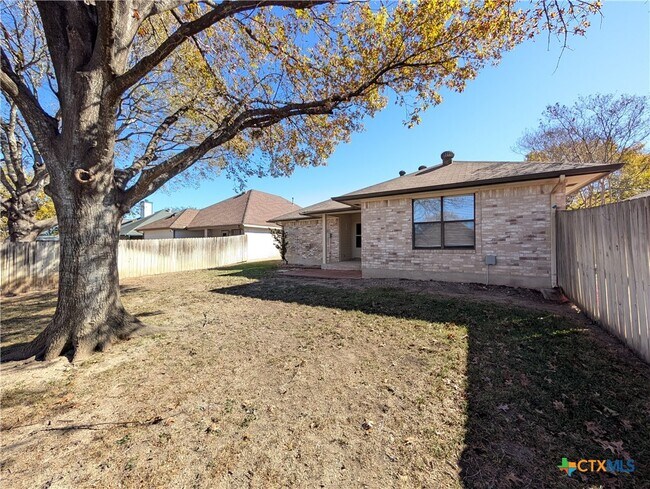 Building Photo - 1666 Lantana Cir