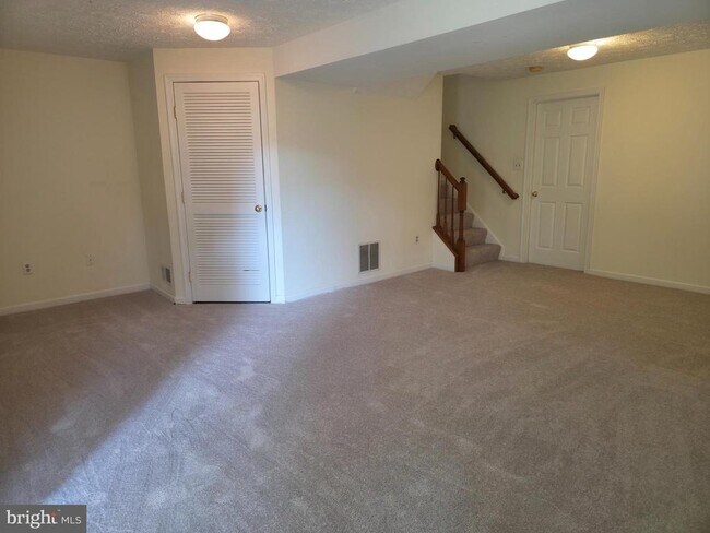 Building Photo - 705 Pine Drift Dr
