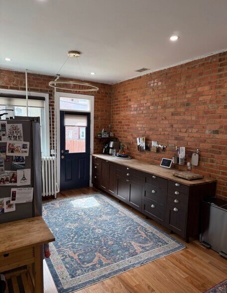 Building Photo - 768 Harvard St NW