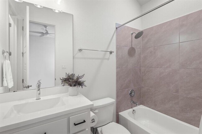 Building Photo - 299 Peakside Cir