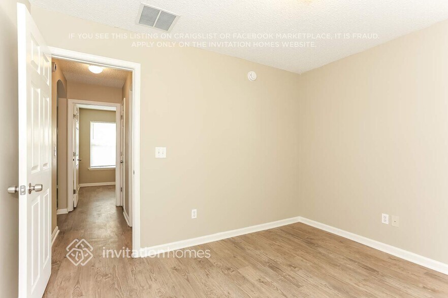 Building Photo - 10996 Apple Blossom Trail E