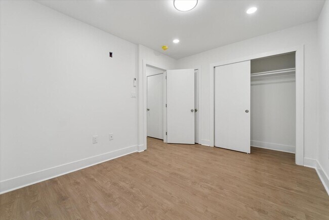 Building Photo - 812 W Roosevelt Blvd