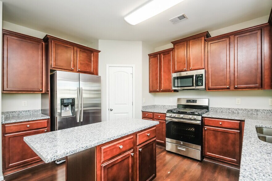 Building Photo - 257 Hill Crest Cir
