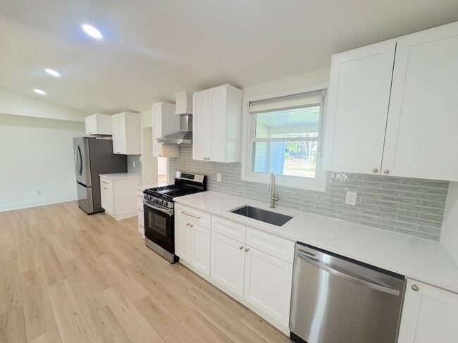 Building Photo - 322 Tanglewood Rd