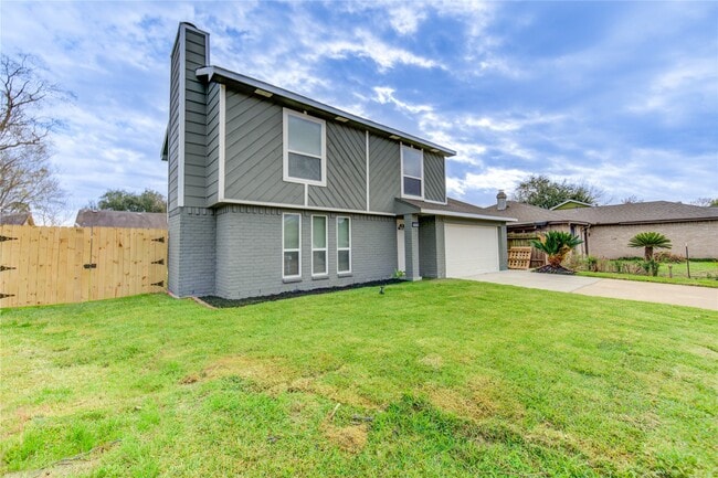 Building Photo - 7411 Trabajo Dr