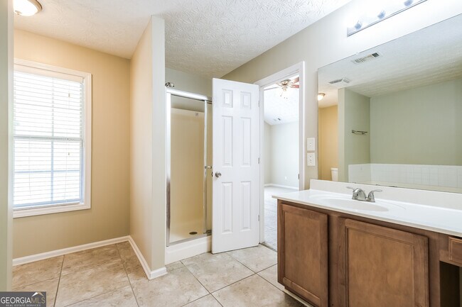 Building Photo - 534 Shadow Valley Ct
