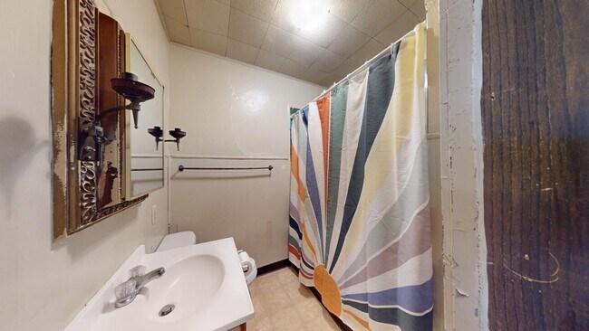 Building Photo - Beautiful Woodwork in this Charming Old Home