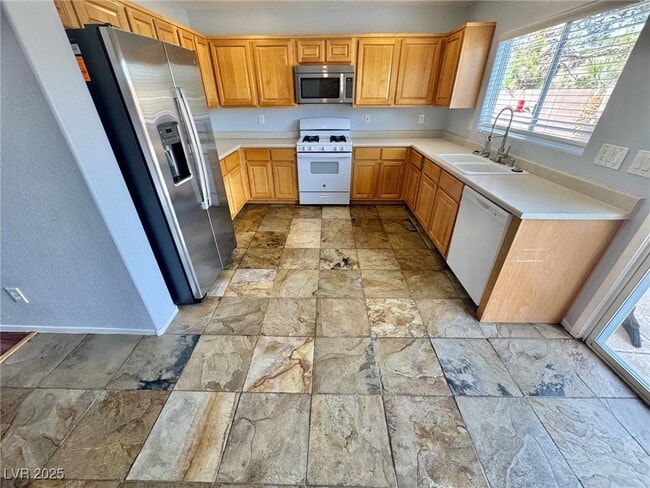 Building Photo - 2276 Chestnut Ranch Ave