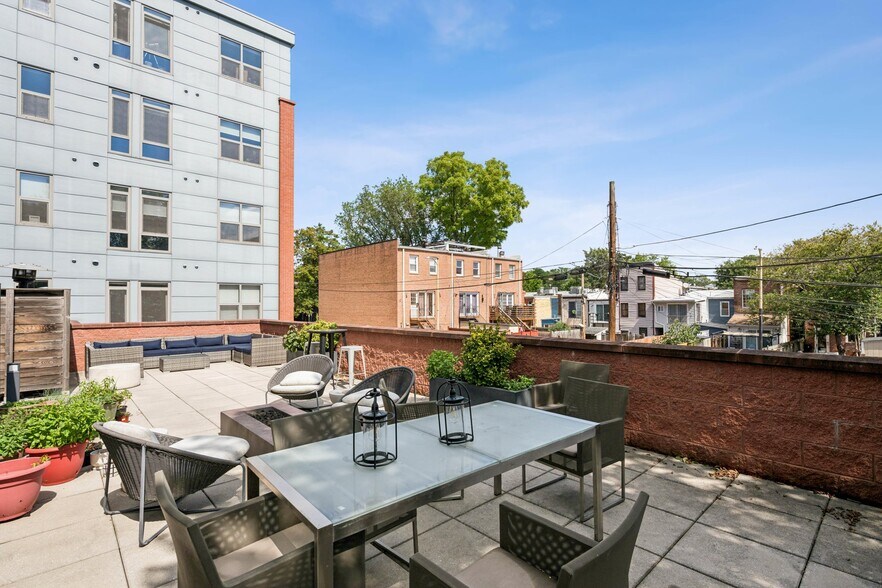 Building Photo - 900 11th St SE