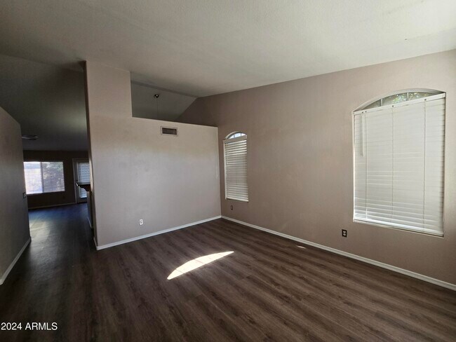Building Photo - 27 N Pueblo St