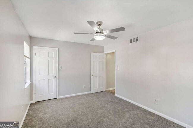 Building Photo - 6429 Woodstone Way