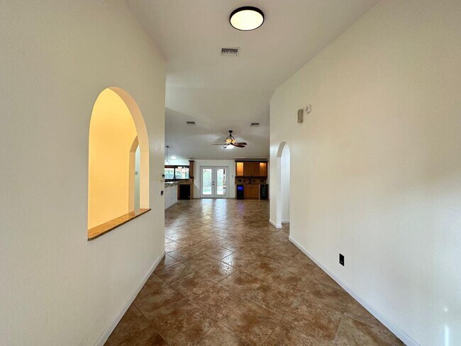 Building Photo - 1180 SW Mirror Lake Cove