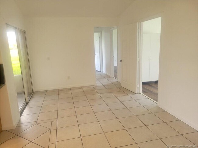 Building Photo - 3873 SW La Fleur St