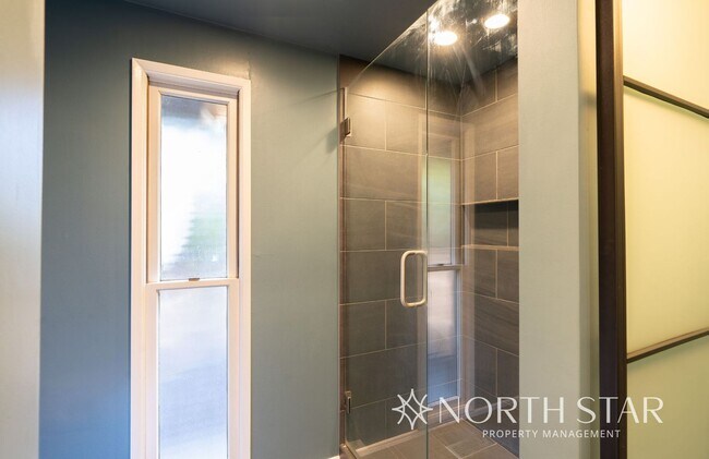 Building Photo - Charming One Level Home In The Four Seasons Neighborhood