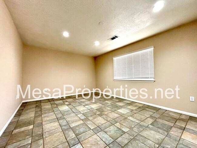 Building Photo - 15601 Sultana St