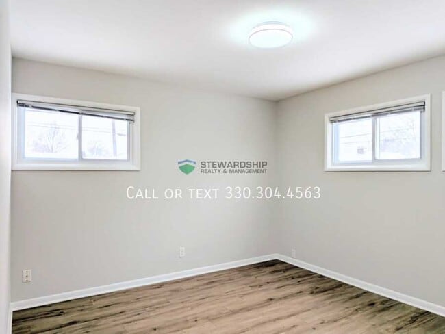 Building Photo - 2881 Archwood Pl