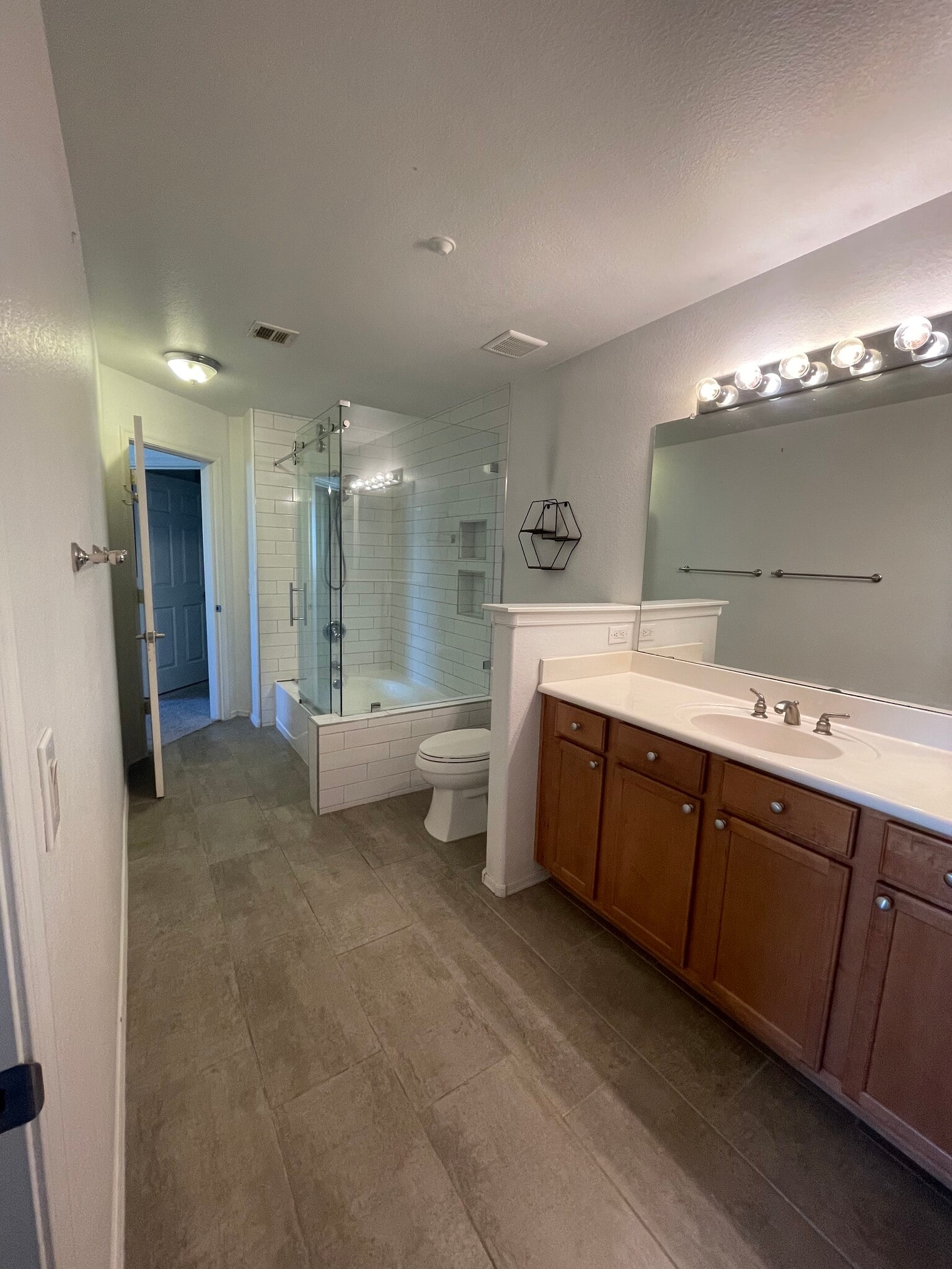 Building Photo - 5303 N 7th St