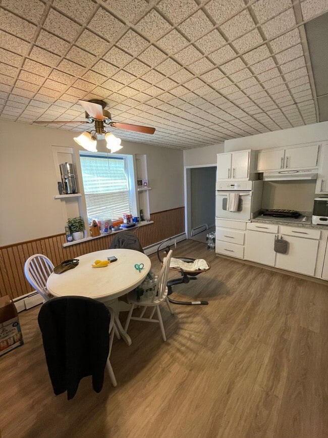 Building Photo - 642 N New St