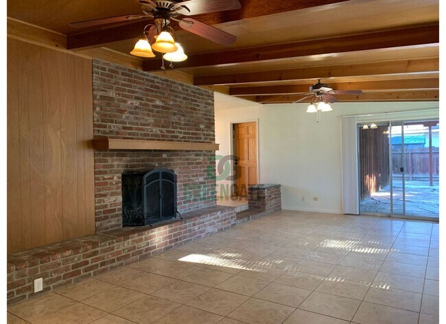 Building Photo - 338 3rd St