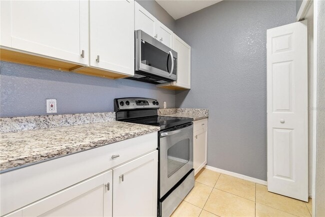 Building Photo - 16573 Enclave Village Dr