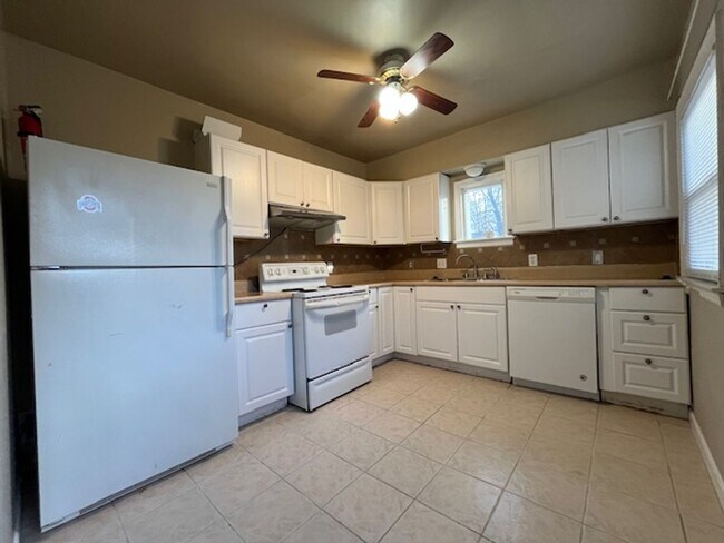 Building Photo - 125-131 Chase Rd