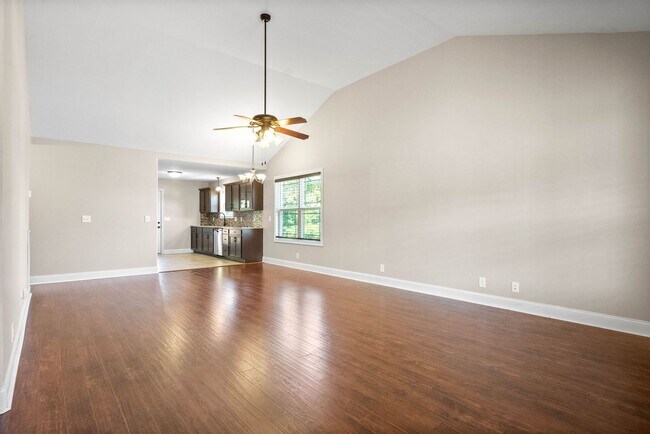 Building Photo - Pet Friendly Three Bedroom!