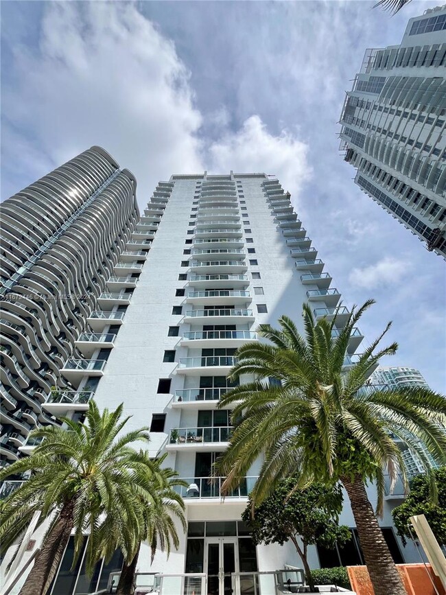 Building Photo - 1060 Brickell Ave