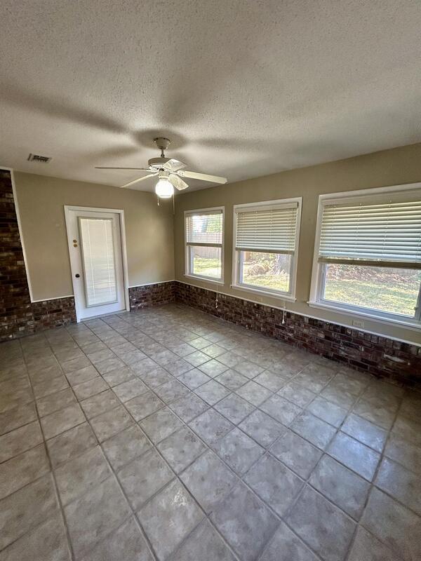 Building Photo - 218 Yellow Pine Ct