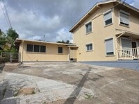 Building Photo - Momilani: 3 bedroom 1.5 bath duplex house w/ 2 car Tandem parking