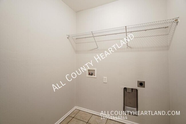 Building Photo - 2008 SE 7th Ct