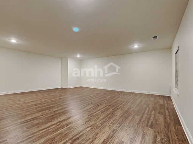 Building Photo - 5045 Hudson Vly Dr