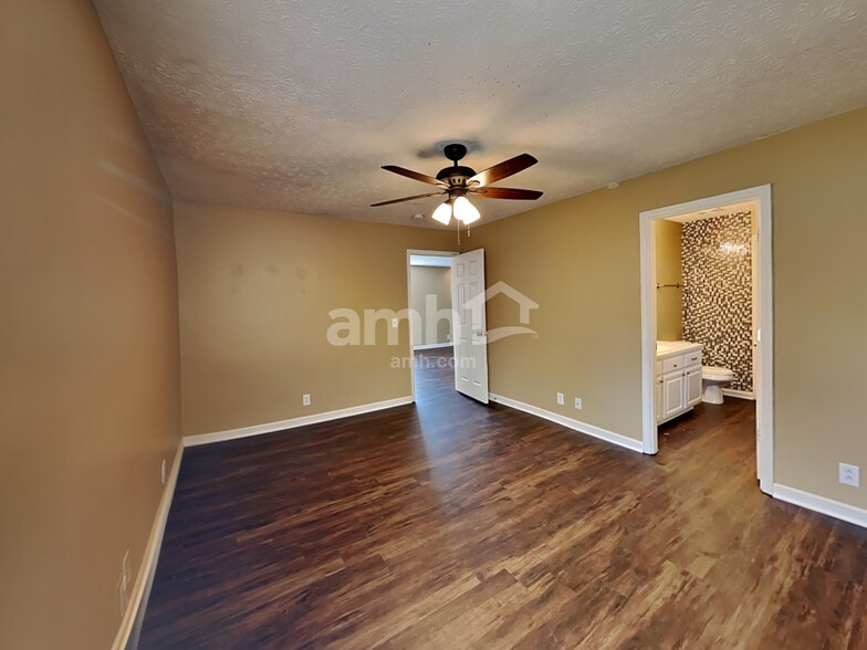 Building Photo - 1700 Stone Hollow Ct