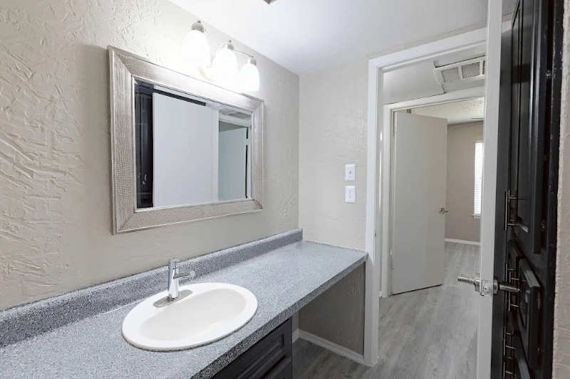 Building Photo - 531 Bedford Rd